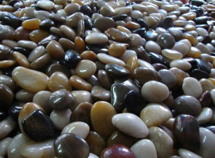 鹅卵石的不同规格有不同的用途（鹅卵石的种类及用途）